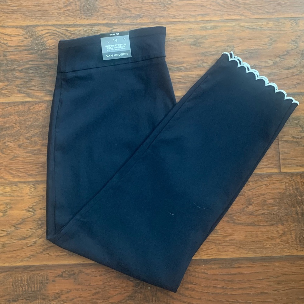 Van Heusen Ruffle Cropped Pull-On Pant